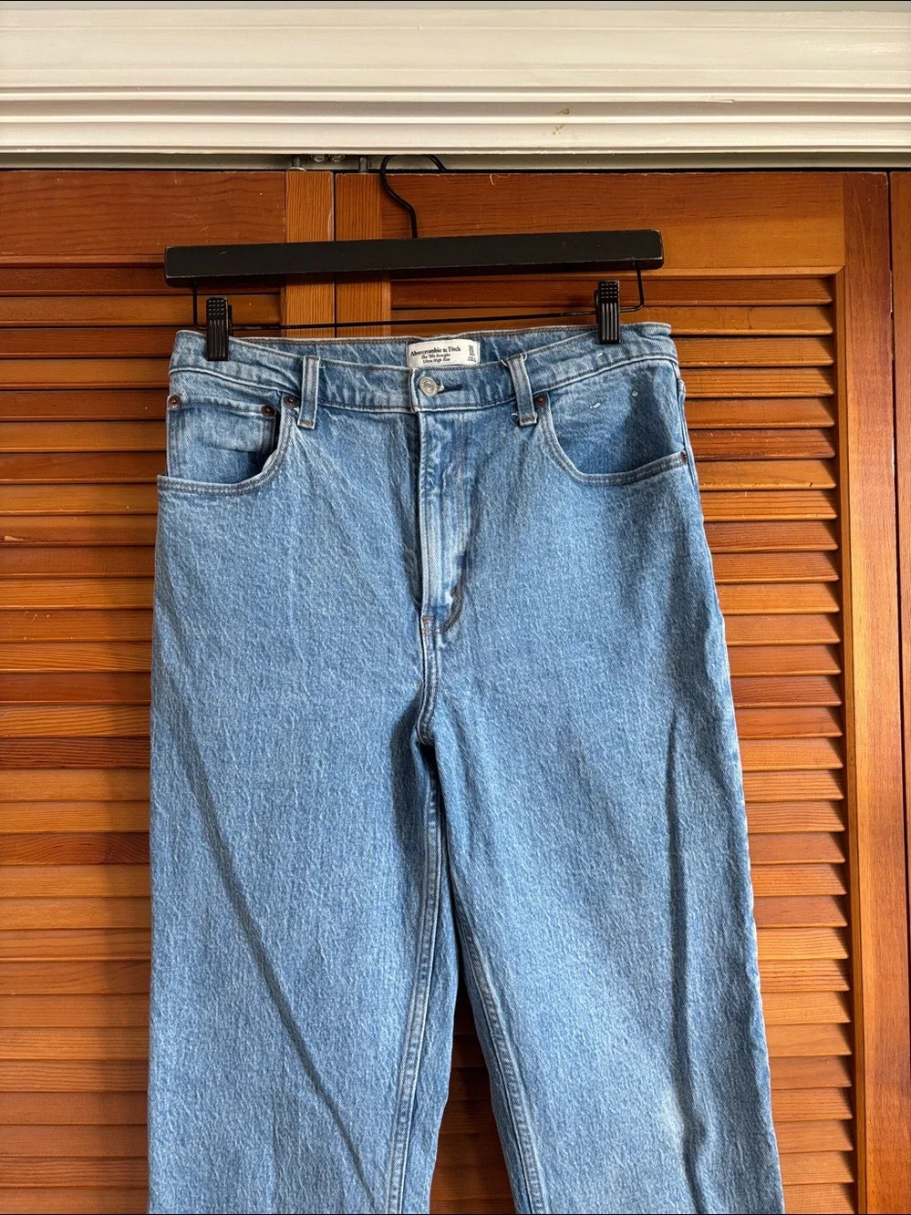 Abercrombie & Fitch The 90’s Straight-Leg Ultra High Rise Light Blue Denim Jeans